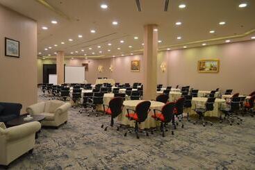 هتل Golden Tulip Hail