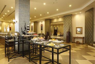 هتل Golden Tulip Hail