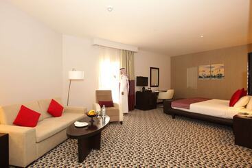هتل Golden Tulip Hail