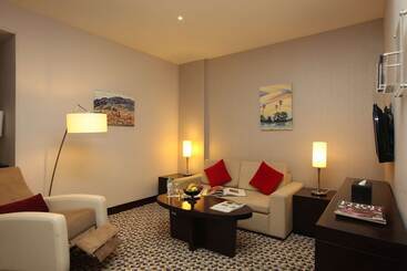 هتل Golden Tulip Hail