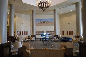هتل Golden Tulip Hail