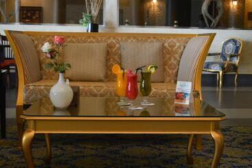 هتل Golden Tulip Hail