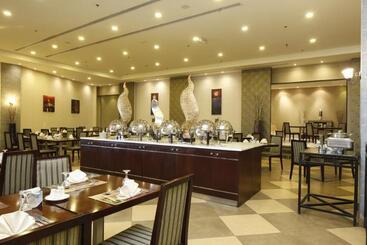 هتل Golden Tulip Hail