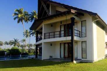 هتل Kamili Beach Villa, Kalutara