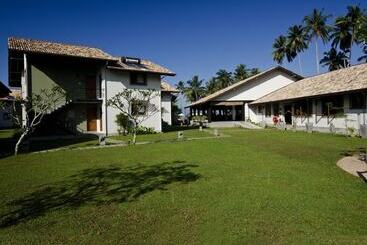 هتل Kamili Beach Villa, Kalutara