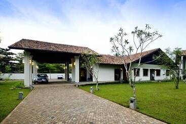 هتل Kamili Beach Villa, Kalutara
