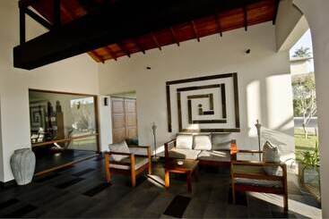هتل Kamili Beach Villa, Kalutara