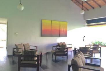 هتل Kamili Beach Villa, Kalutara