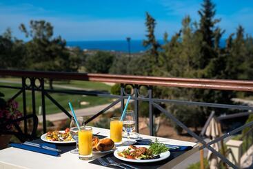 هتل Korineum Golf & Beach Resort
