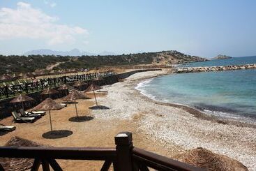 هتل Korineum Golf & Beach Resort