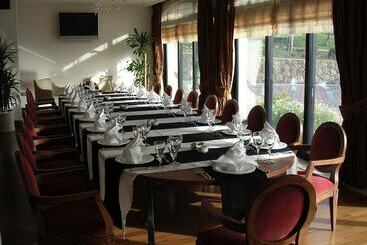 هتل Korineum Golf & Beach Resort