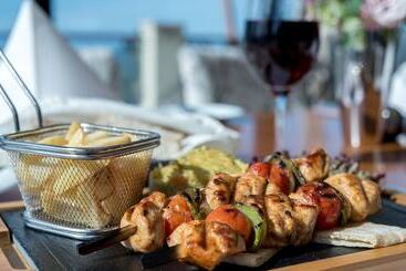 هتل Korineum Golf & Beach Resort