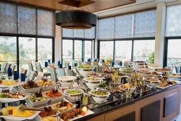 هتل Korineum Golf & Beach Resort