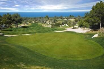 هتل Korineum Golf & Beach Resort