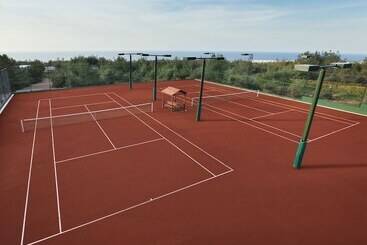 هتل Korineum Golf & Beach Resort