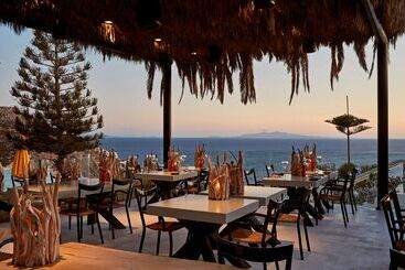 هتل Myconian Utopia Relais & Chateaux