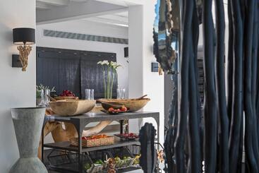 هتل Myconian Utopia Relais & Chateaux