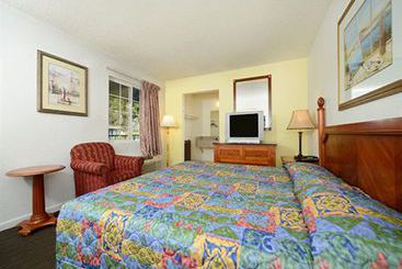בית מלון כפרי Rodeway Inn