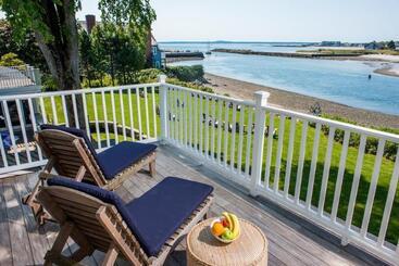 هتل The Breakwater Inn & Spa