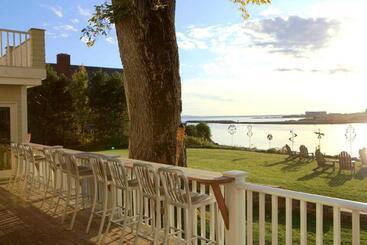 هتل The Breakwater Inn & Spa