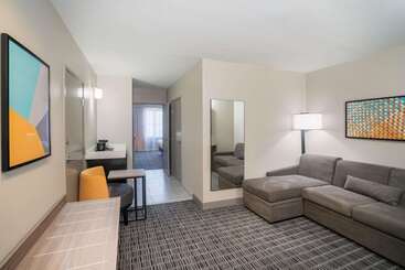 La Quinta By Wyndham Montgomery