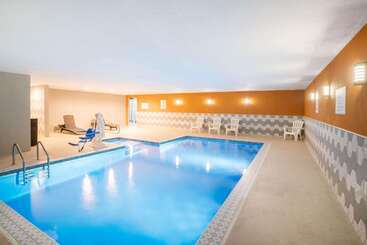 La Quinta By Wyndham Montgomery