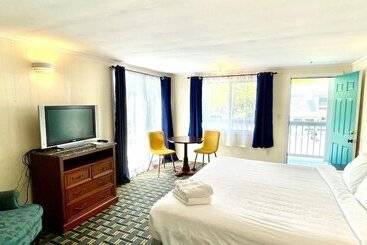 Ocean Breeze Motel - South Yarmouth