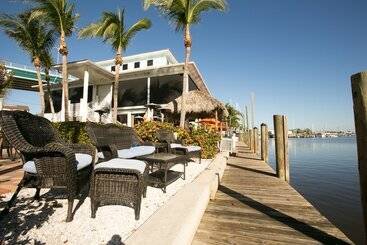 استراحتگاه Matanzas Inn