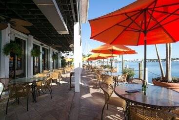 استراحتگاه Matanzas Inn