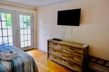 استراحتگاه The Landings Inn And Cottages At Old Orchard Beach