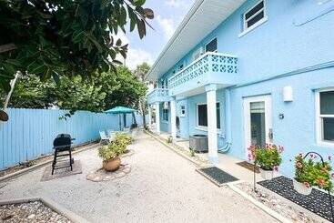 منتجع The Pearl Beach Inn
