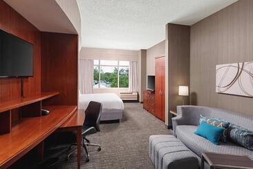 Courtyard By Marriott Greenville Downtown