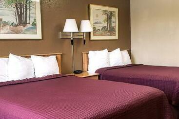 هتل Coratel Inn & Suites By Jasper Mankato