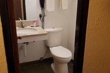 هتل Coratel Inn & Suites By Jasper Mankato