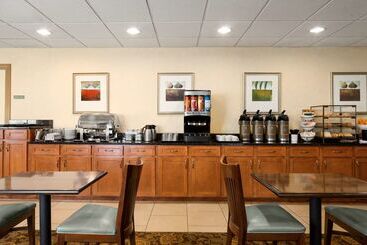 هتل Country Inn & Suites By Radisson, Toledo South, Oh