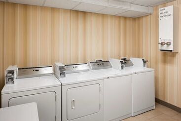 هتل Country Inn & Suites By Radisson, Toledo South, Oh