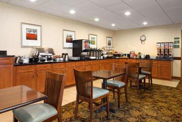 هتل Country Inn & Suites By Radisson, Toledo South, Oh