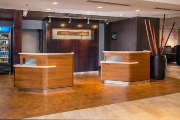 هتل Courtyard By Marriott Baltimore Bwi Airport