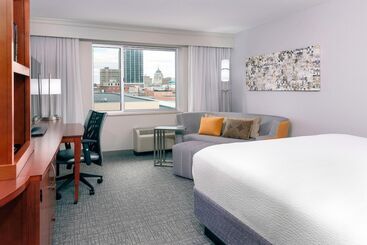 هتل Courtyard Fort Wayne Downtown At Grand Wayne Convention Center