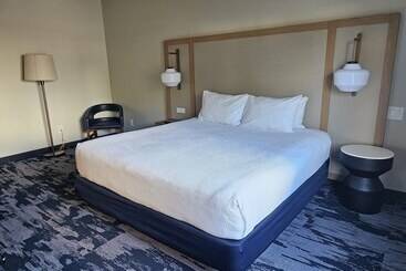 هتل Fairfield Inn & Suites By Marriott Charleston Airport/convention Center