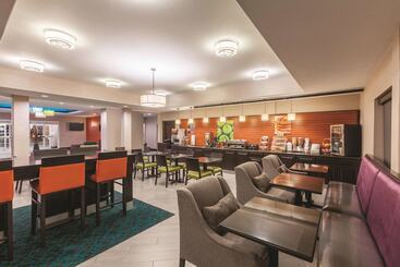 هتل La Quinta By Wyndham Houston Iah Bush Intl Airport E