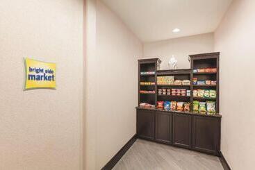 هتل La Quinta By Wyndham Houston Iah Bush Intl Airport E