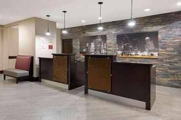 هتل La Quinta By Wyndham Houston Iah Bush Intl Airport E