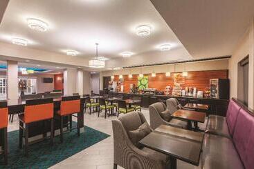 هتل La Quinta By Wyndham Houston Iah Bush Intl Airport E
