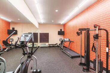 هتل La Quinta By Wyndham Houston Iah Bush Intl Airport E