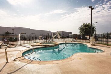 هتل La Quinta By Wyndham Mckinney