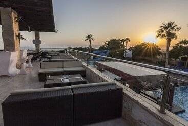 هتل Ramada Resort Dead Sea