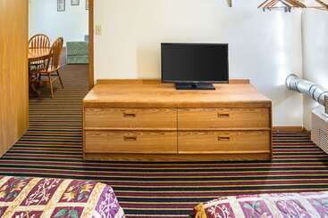 هتل Rodeway Inn & Suites