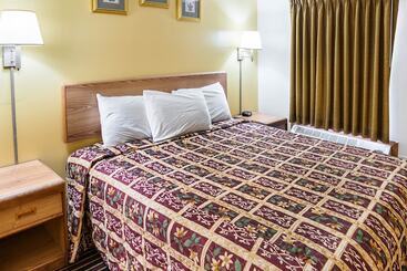 هتل Rodeway Inn & Suites