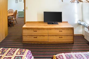 هتل Rodeway Inn & Suites